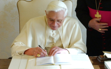 „Deus caritas est“ – Auf den Spuren Papst Benedikts XVI.