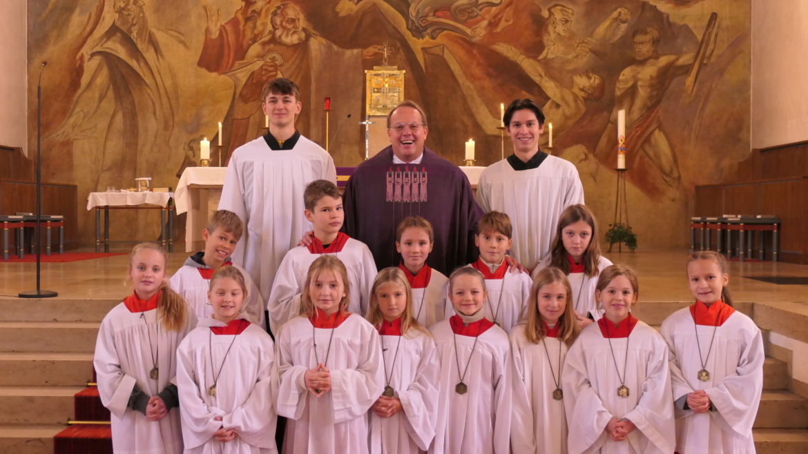 Aufnahme der neuen Ministranten und Kommunionhelfer