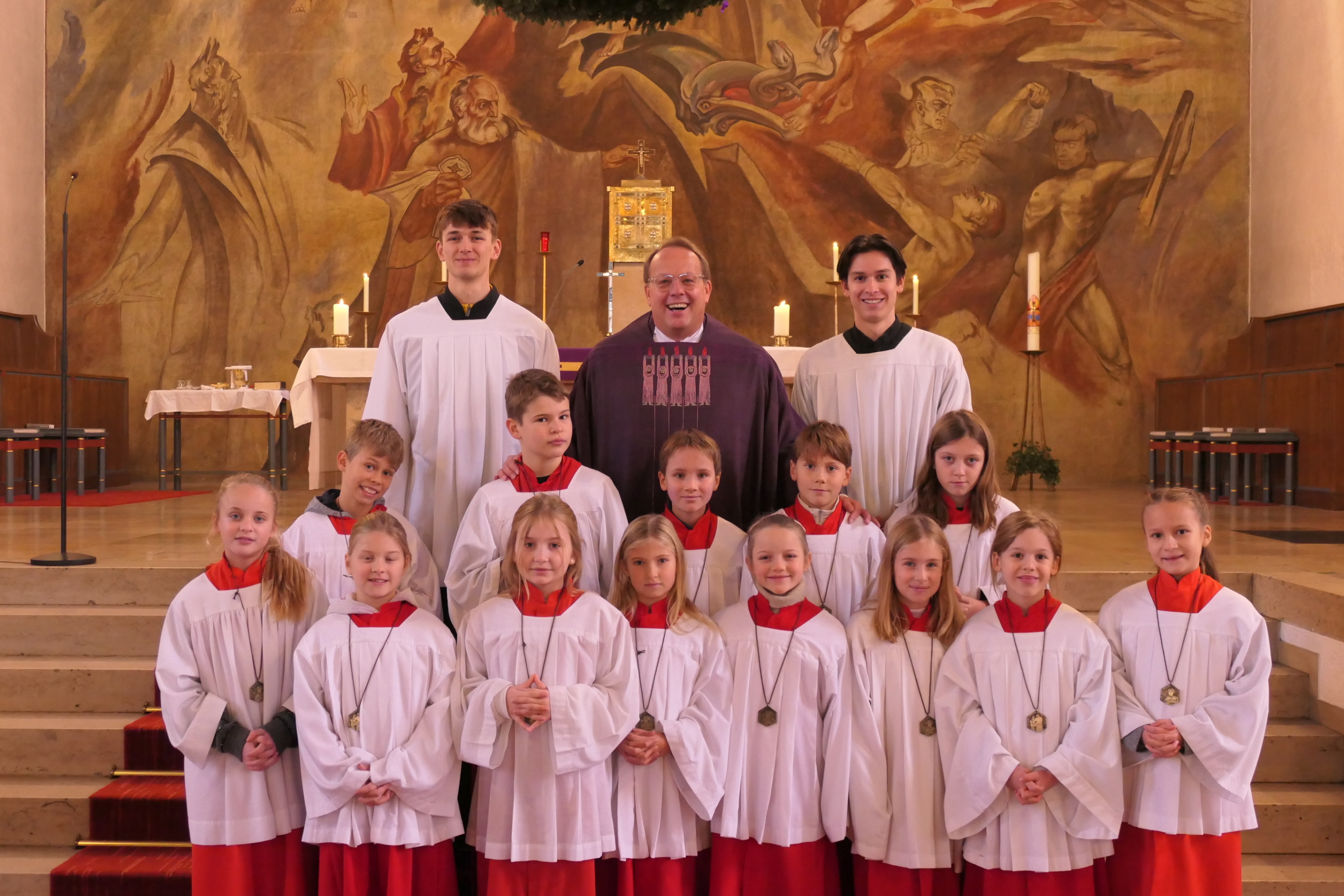 Aufnahme der neuen Ministrantinnen und Ministranten in der Pfarrei St. Maria, Hilfe der Christen